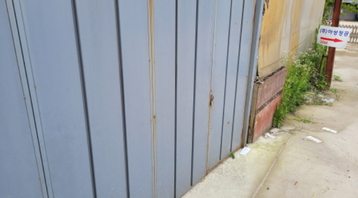 목록 2 공장건물 입구