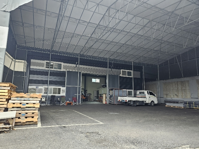 기호 4 및 제시외건물 ㄱ