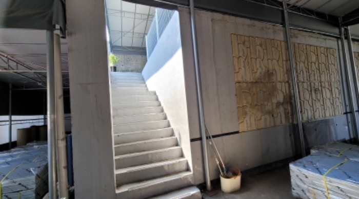 목록 5. 건물로 올라가는 계단