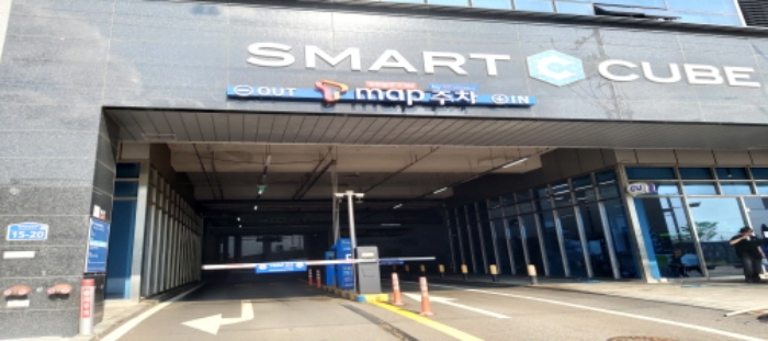 본건 1층 출입구 전경