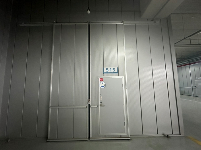 본건 출입구 전경