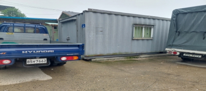 목록3 토지상 제시외 컨테이너박스 1개동 전경