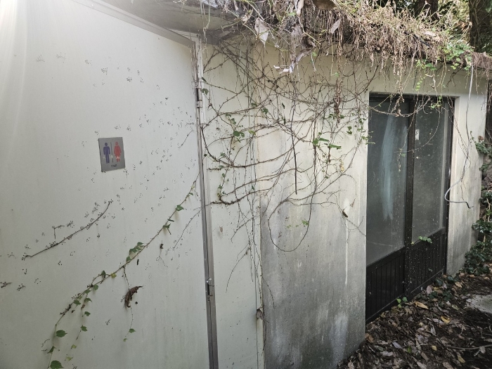 제시외 건물(ㄱ,ㄴ)