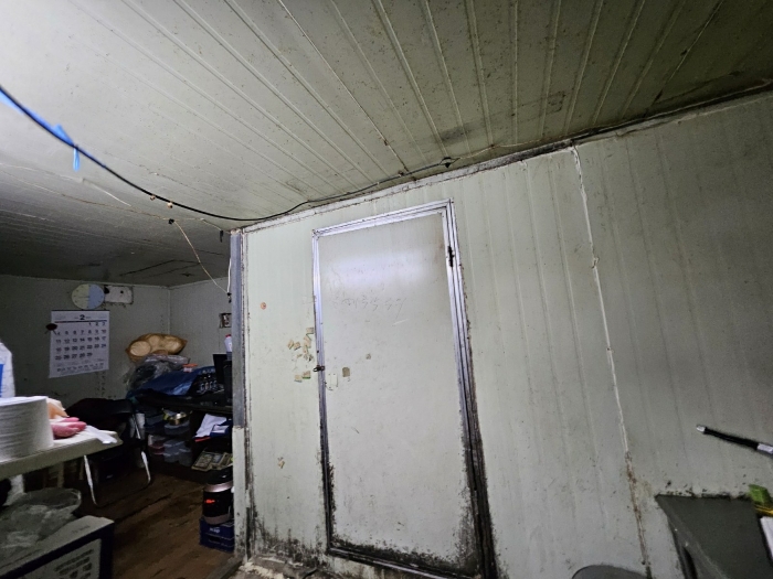 제시외건물㉡(창고 등 내부)