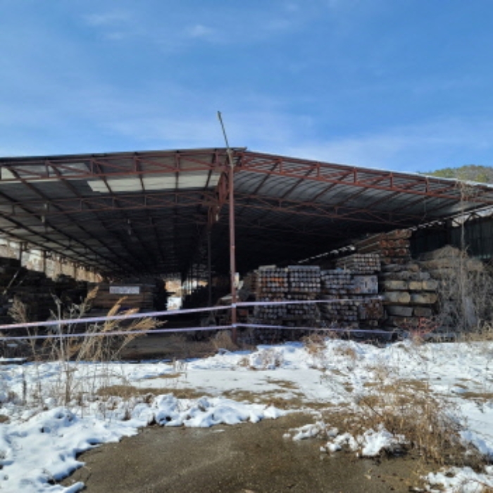 본건 토지와 경계 부분에 있는 제시외 건축물 전경