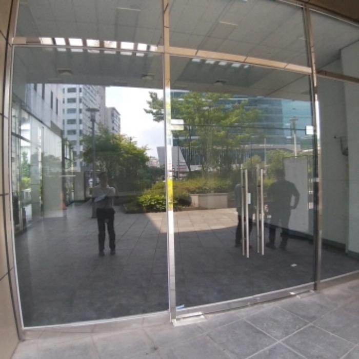 상가 출입문(목