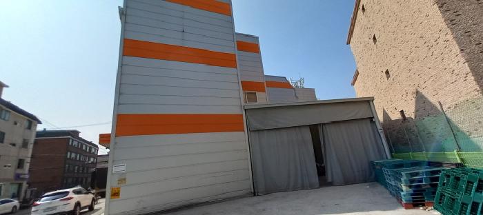 제시외 건물인 천막(창고)