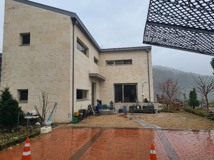 본건 기호1 토지 및 건물 등 전경