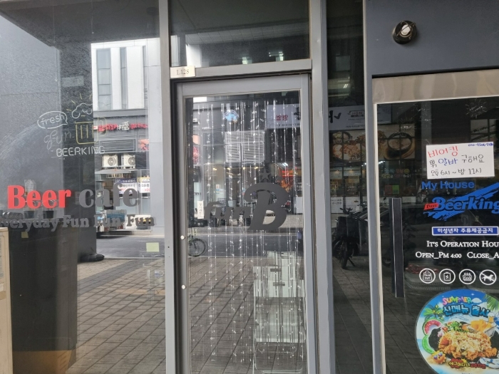 본건 기호(2) 1층 엘128호 동측 출입문