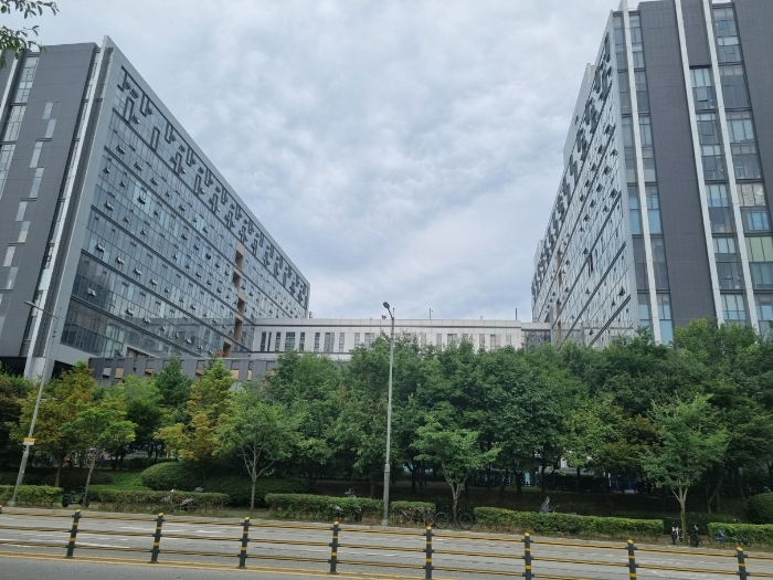 본건 남측에서 촬영