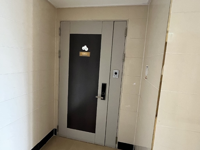 대상물건 현관 전경