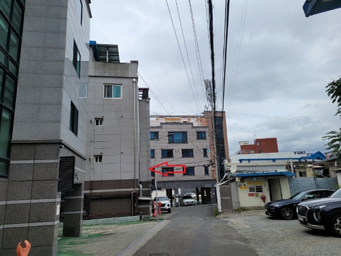 본건 및 주변전경
(동측 도로 남측에서 촬영)