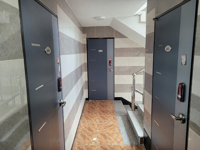 건물 3층 호실 및 복도 전경