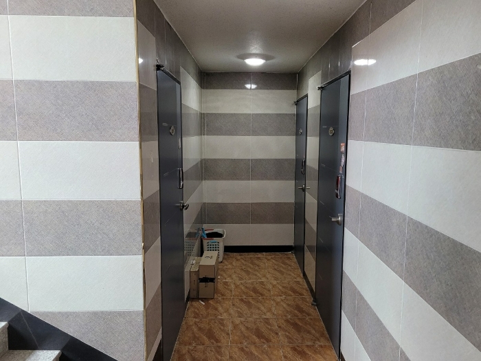 건물 3층 호실 및 복도 전경