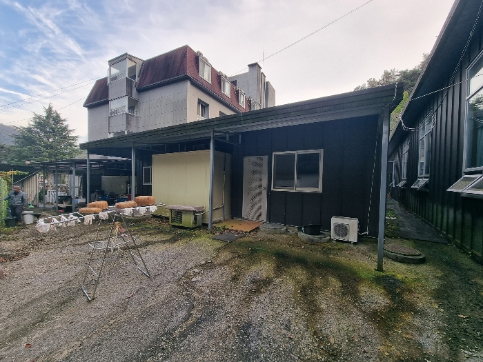 건물 9-7), 제시외건물 ㄷ)