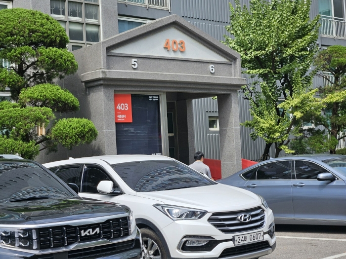 본건 건물 주 출입구