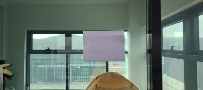 목록 5 건물 3층 출입구(안내문 부착)