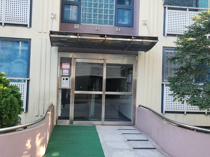 105동 1 2호라인 1층 출입구