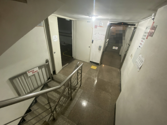 본건 지하층 출입구