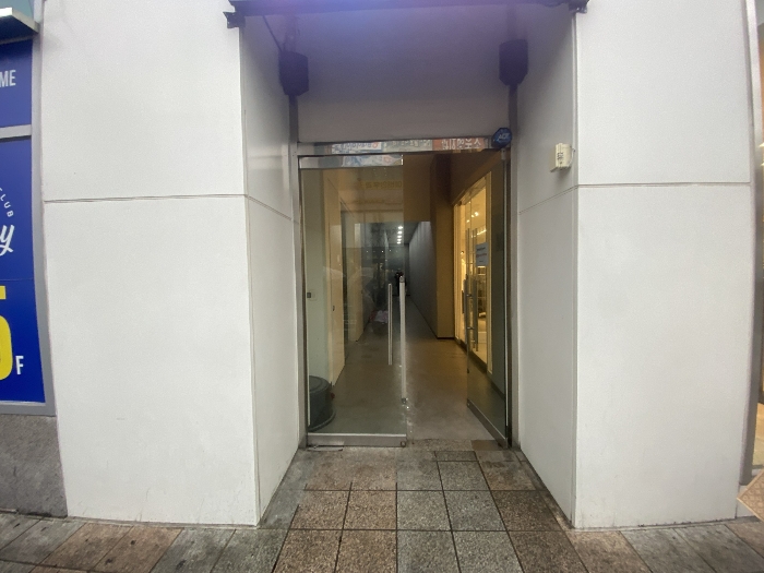 본건 라인 출입구