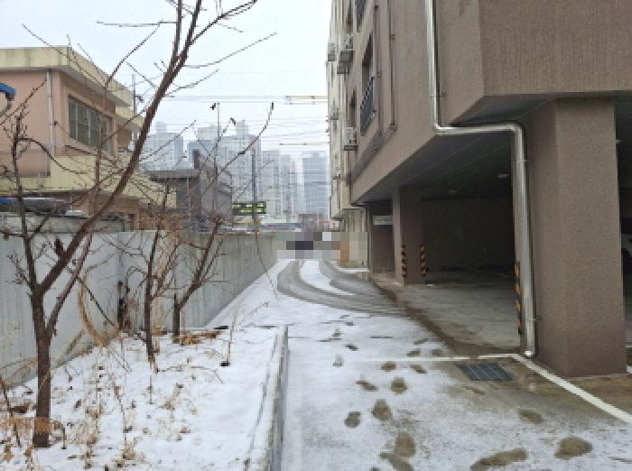 건물 우측 모습