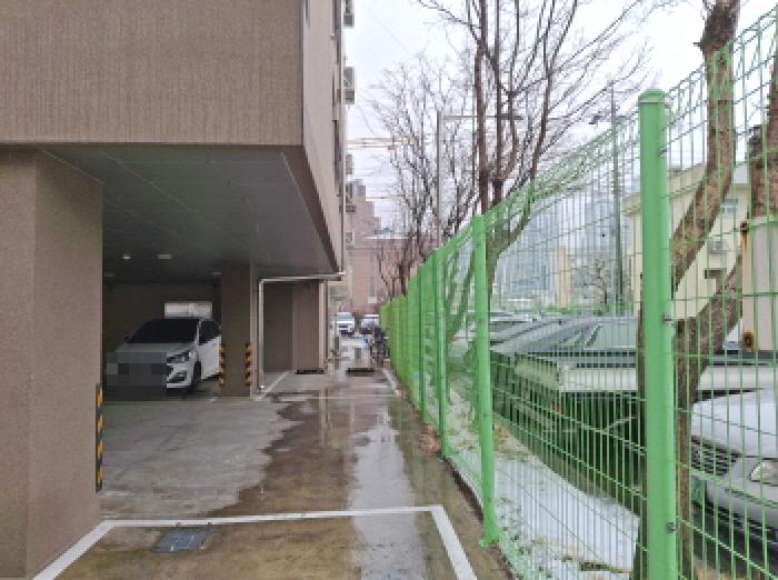 건물 좌측 모습