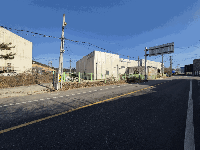 본건 및 부근 전경 (본건 남동측에서 촬영)