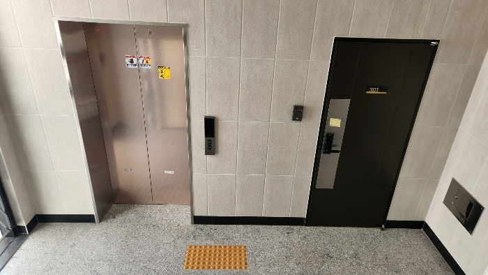 3층 승강기 및 301호