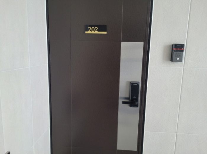 2층 202호