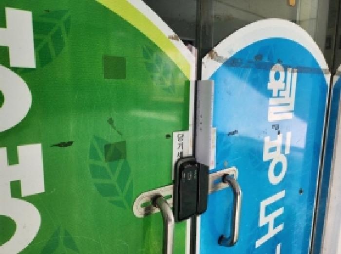 본건 2 전경-1층 임차인 권리신고 안내문 남김.