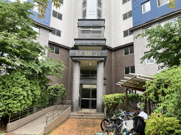 건물 1층 출입구