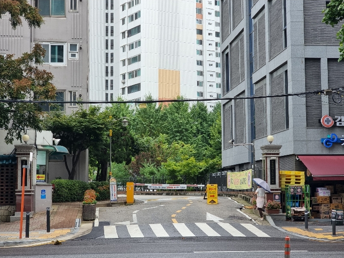 아파트 출입구 전경