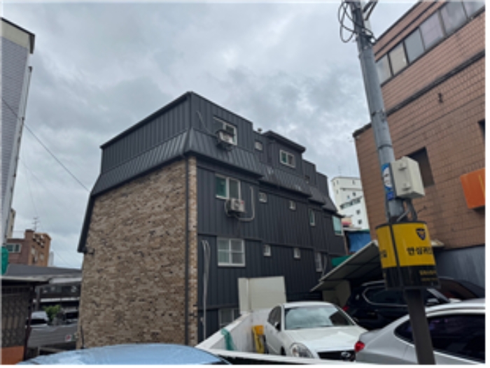 [ 대상물건 전경(옥탑 일부 제시외건물 ㉠) ]