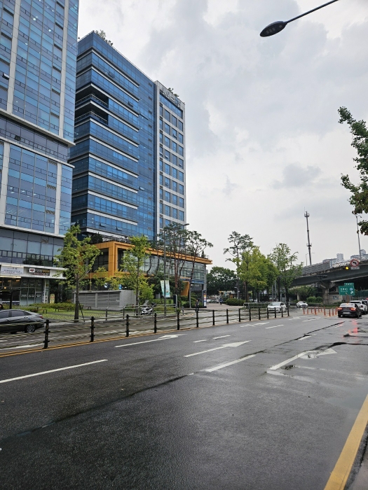 동측 인접도로 주위환경