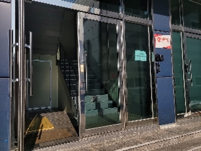 목록2. 부동산 1층,2층 공동출입문