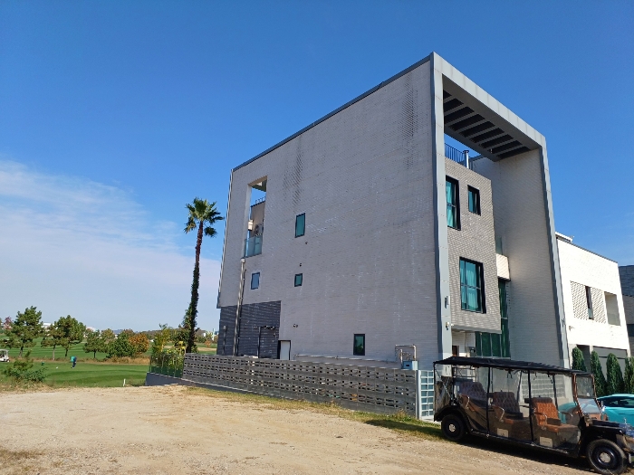 본건 건물 좌측면