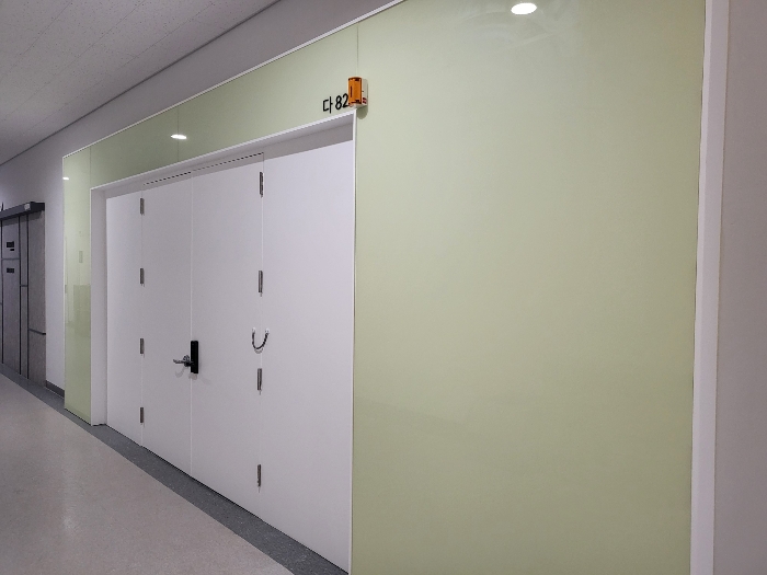 본건 출입구 호표식