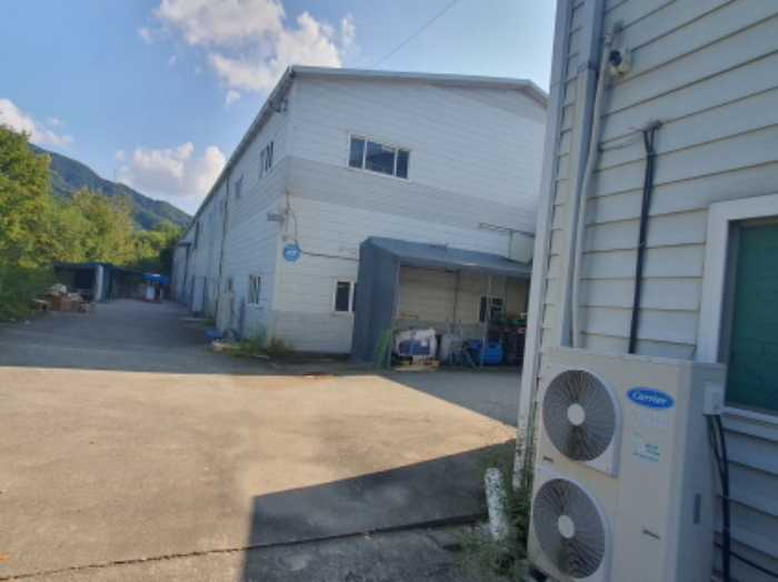 현장사진(토지,건물후면 전경)