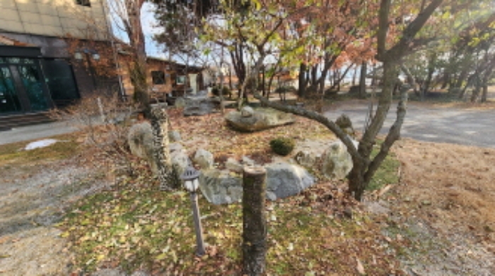 본건 7 전경 및 조경수, 조경석