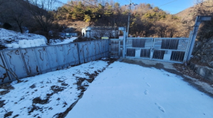 본건 7 전경 및 제시외 철제 출입문