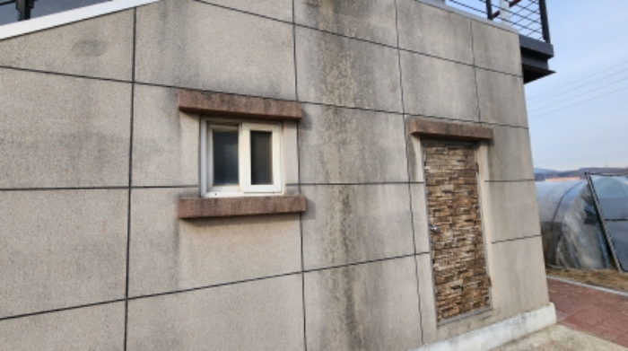 제시외 계단 밑 창고