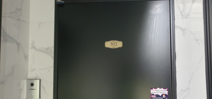 302