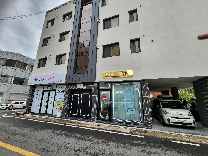건물 서측 및 1층