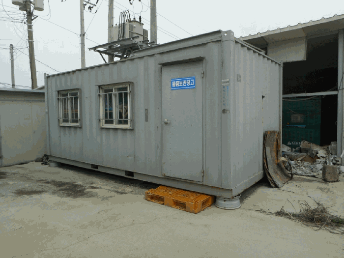 본건 기호(2) 지상의 이동이 용이한 컨테이너구조물