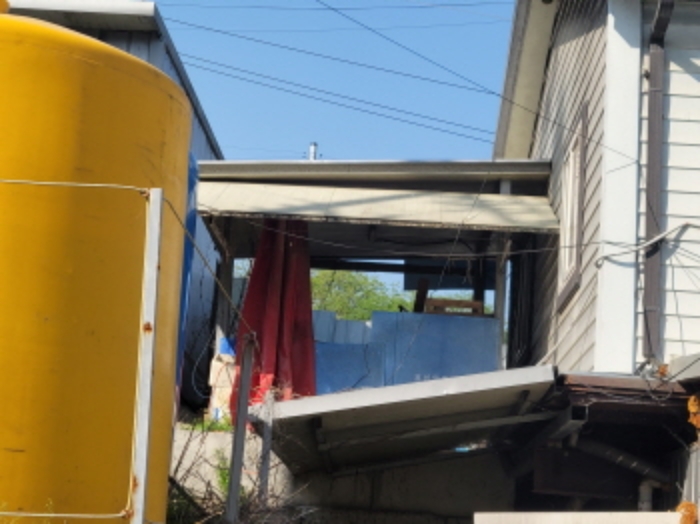 기호 2번 566-16번지와 양지상에 소재한 제시 외 건물