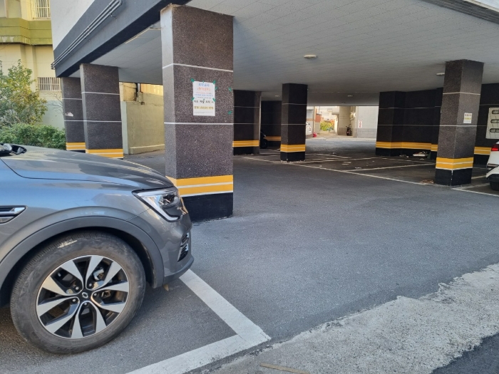 본건전경(1층 주차장)