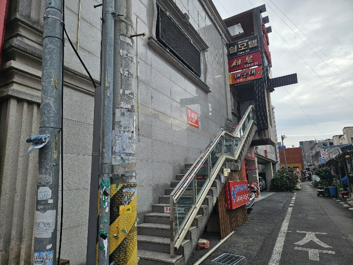 10.본건3의 1층 및 2층외부진입계단부분