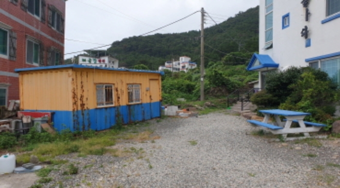 부지 내 컨테이너 창고