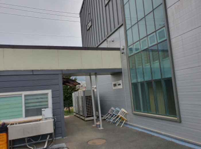 본건지상 제시외 건물(창고, 도면: ㄴ부분)전경