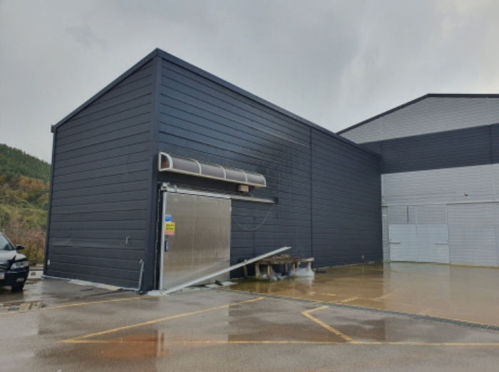 부동산표시 3번 건물(기타공장, 창고 1층 893.03㎡ 증축부분 84.8㎡ )전경